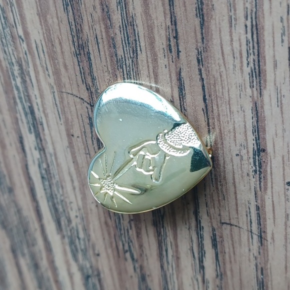 Disney Mickey Mouse Wizard Heart "Arm & Wand" Pin Brooch - Picture 2 of 4